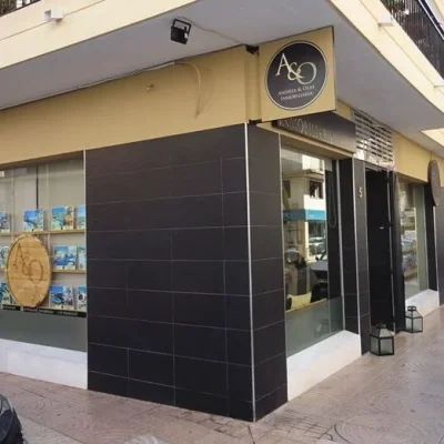 Élégante agence immobilière au rez-de-chaussée