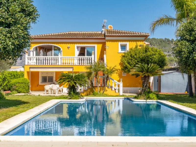 Grande villa à Jávea avec piscine privée et vue sur la nature