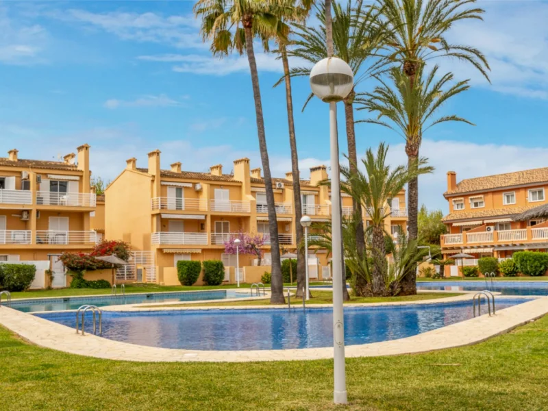 Appartement en rez-de-chaussée à Dénia avec piscine et terrasse privée