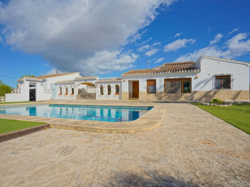 Spacieuse villa à Jávea avec piscine privée et grand terrain