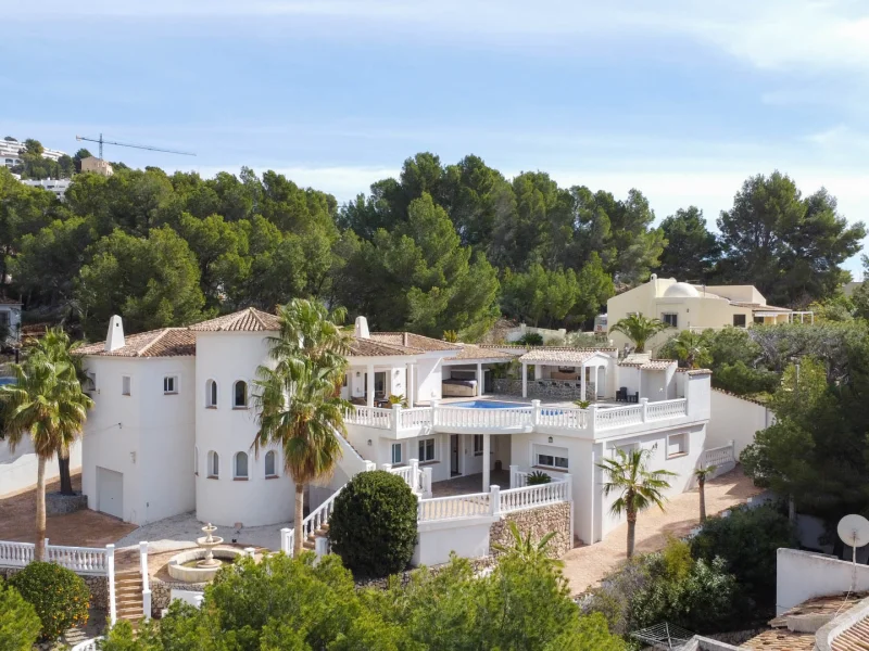 Villa méditerranéenne à Altea avec vue montagne et maison d'amis