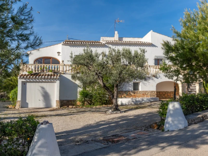Villa méditerranéenne à Jávea, Tosalet avec jardin et garage