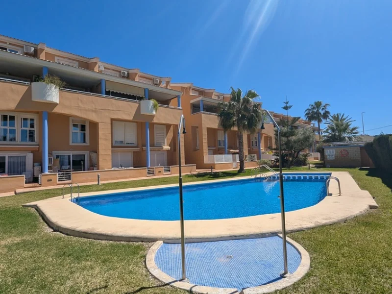 Appartement duplex avec vue sur la montagne à Jávea