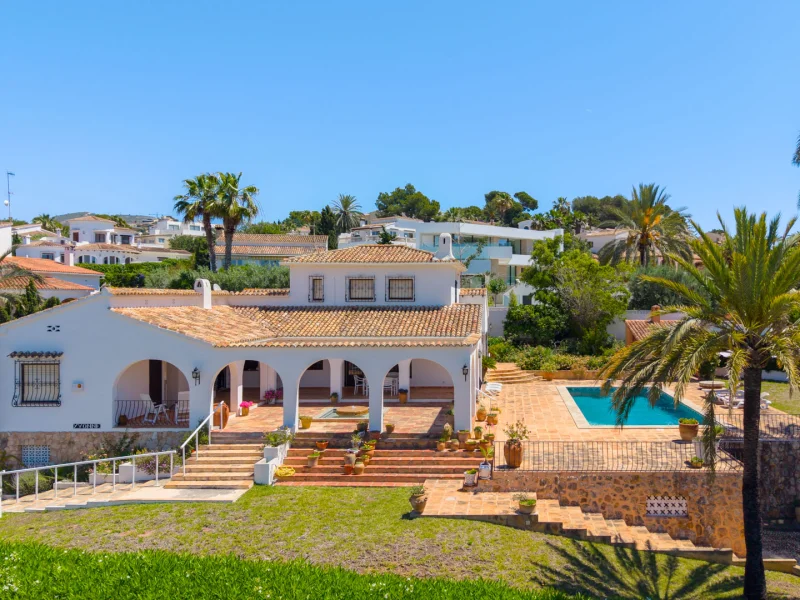 Villa avec vue sur mer à vendre à Moraira, proche du centre-ville