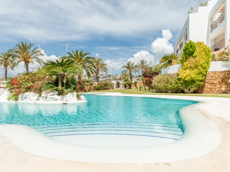 Opportunité d'investissement : appartement de 3 chambres à vendre à Moraira avec piscine commune et emplacement central