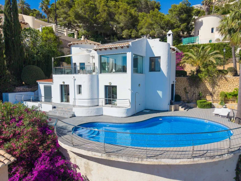 Villa à vendre à Altea Hills avec double terrain, intimité et vue sur la mer