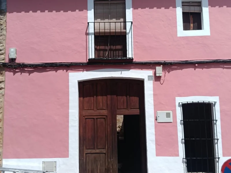 Maison de village à vendre avec patio à Jesús Pobre
