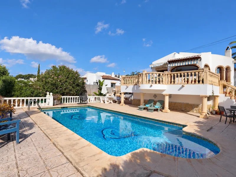Villa à vendre à Jávea avec piscine privée et vue Montgó