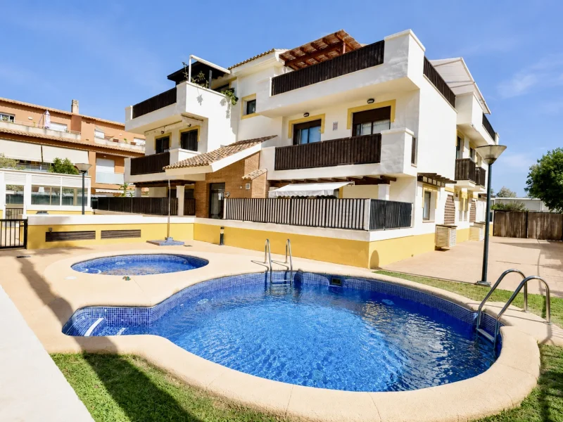 Appartement rez-de-chaussée à vendre à Jávea avec terrasse et piscine