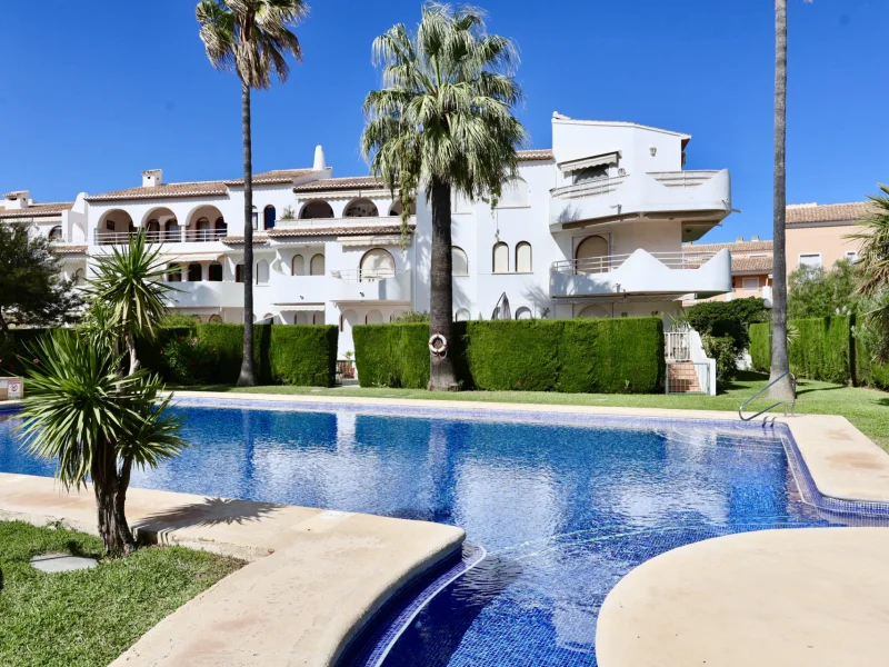 Rez-de-chaussée avec jardin privé à vendre à Jávea