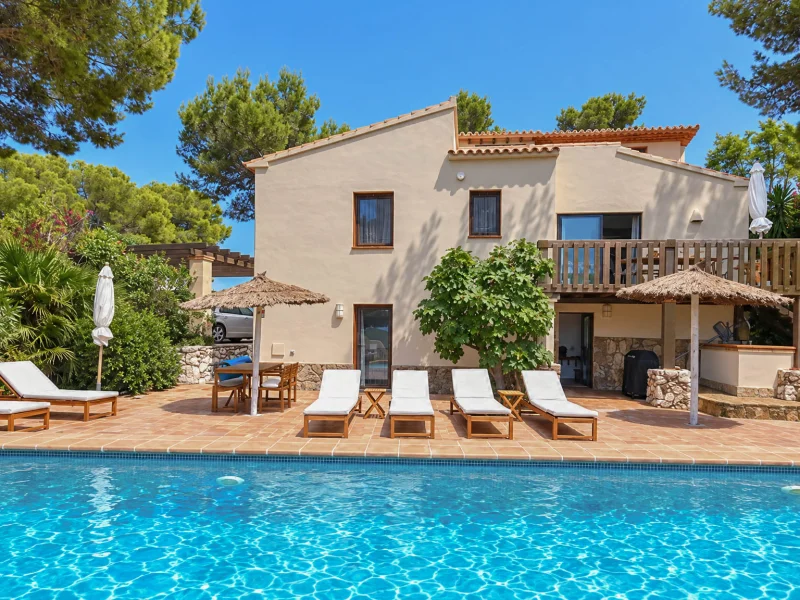 Charmante Villa de 4 Chambres avec Vue Mer et Piscine à Jávea