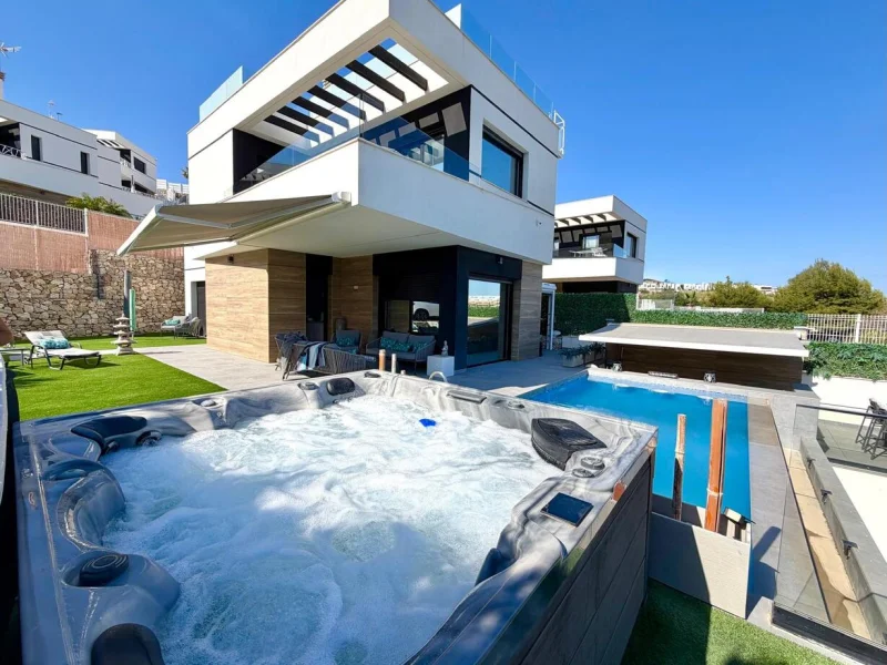Villa d'architecte contemporaine à vendre à Finestrat avec vue mer