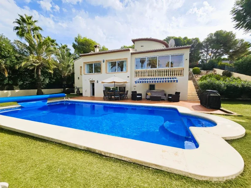 Villa à vendre à Costa Nova, Jávea avec piscine chauffée