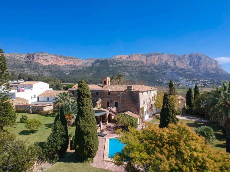 Finca historique au cœur de Jesús Pobre avec piscine et vue Montgó
