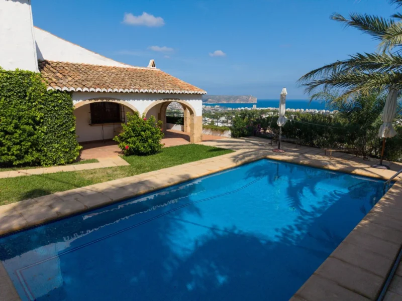 Chalet traditionnel à Jávea avec vue mer et piscine privée