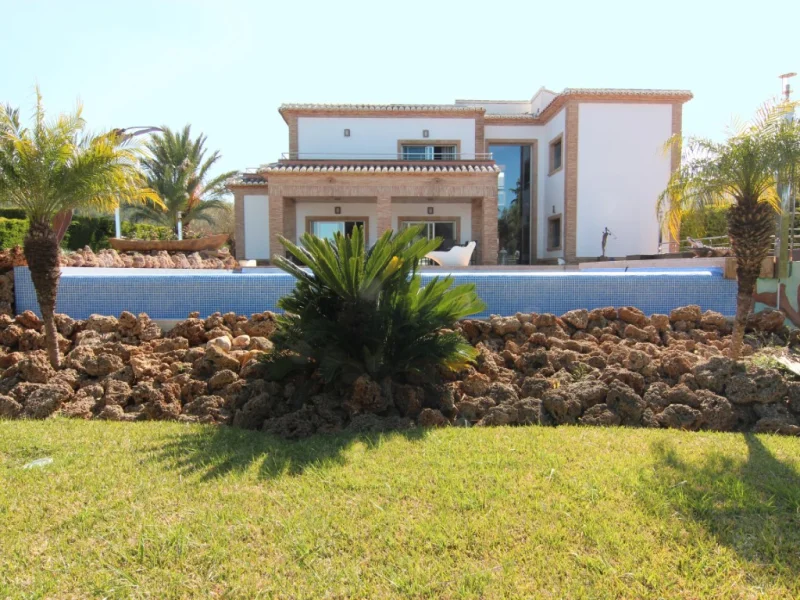 Villa de cinq chambres avec piscine et appartement d'invités à Jávea