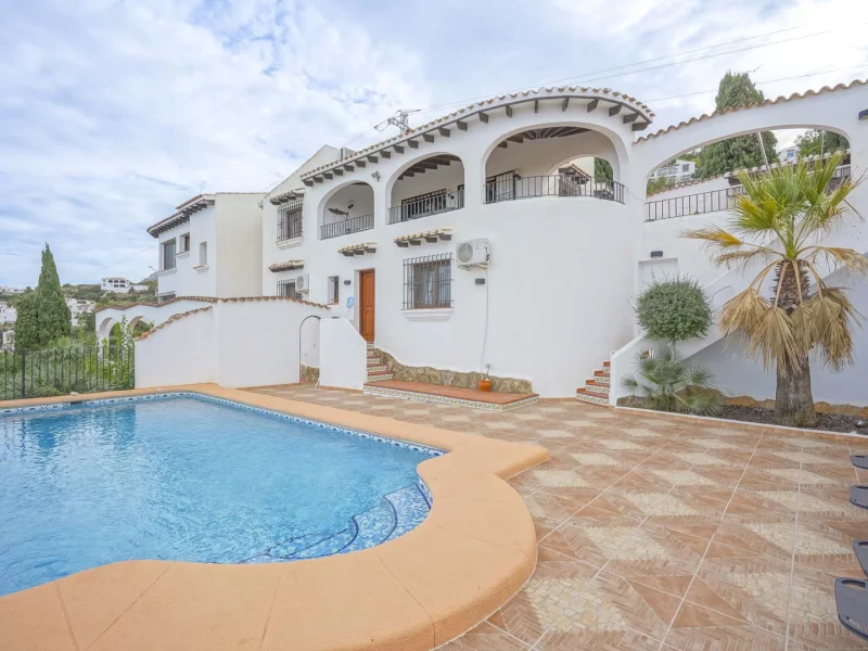 Villa à Vendre à Pego avec Vues Panoramiques et Piscine Privée