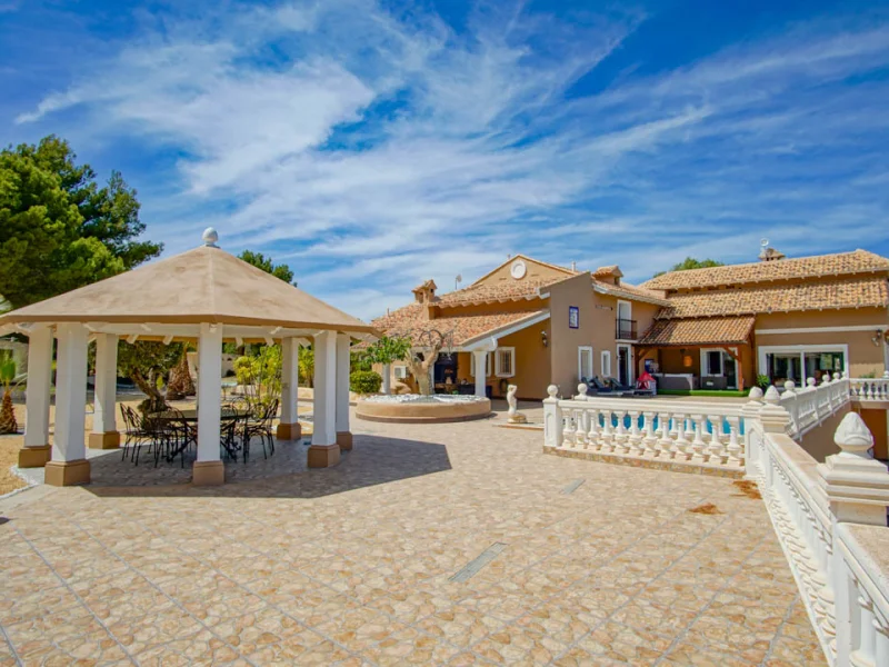Villa exclusive à La Nucía avec vue mer et héliport privé