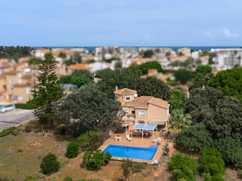 Spacieuse villa à Dénia, Las Marinas avec piscine privée