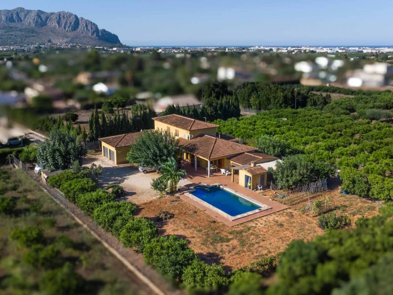Grande villa à Pedreguer avec piscine privée et vue sur la montagne