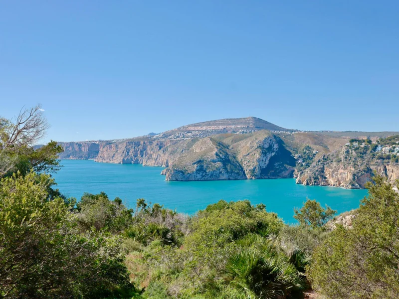 Villa à vendre à Jávea avec vue sur la mer et jardin privé