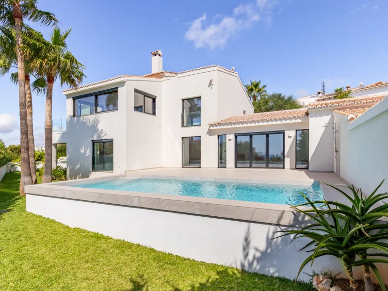 Villa moderne de cinq chambres à Moraira avec vue sur la mer