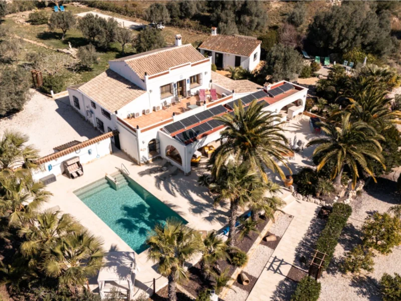 Finca rénovée à Teulada avec piscine privée et panneaux solaires