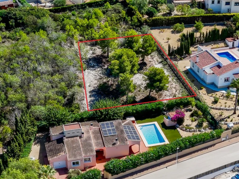 Villa de quatre chambres avec terrain constructible à Jávea