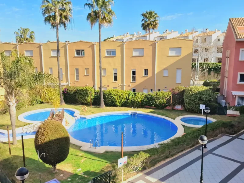 Appartement en duplex avec piscine commune et grand solarium