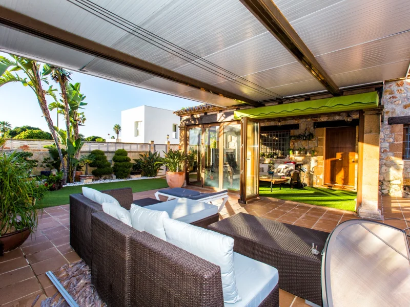Villa en pierre avec vue sur le Montgó et piscine privée à Dénia