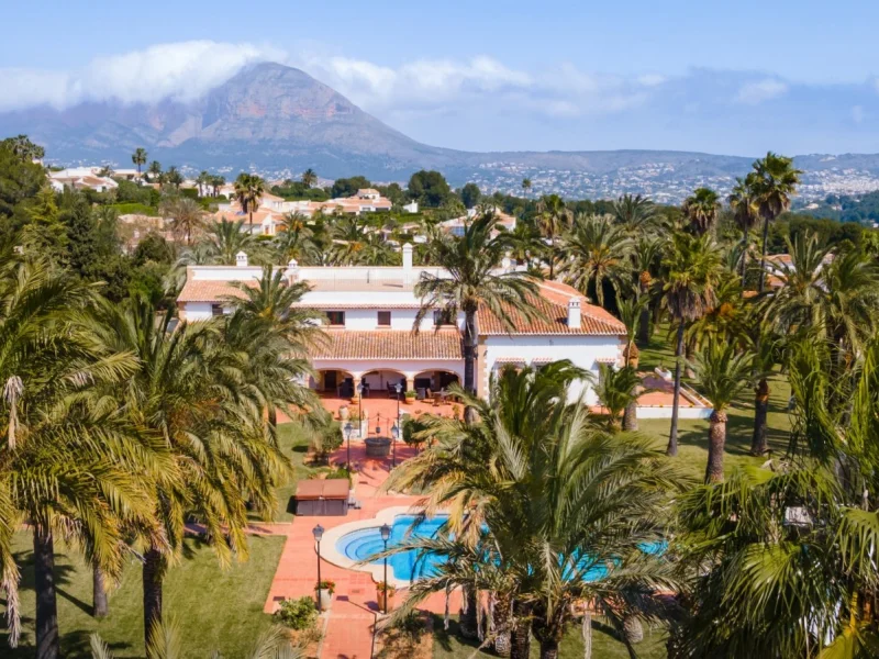 Villa méditerranéenne à Jávea, Lluca avec maison d'amis et grand terrain