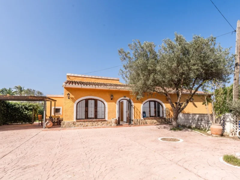 Villa de quatre chambres à Jávea Arenal avec grand terrain