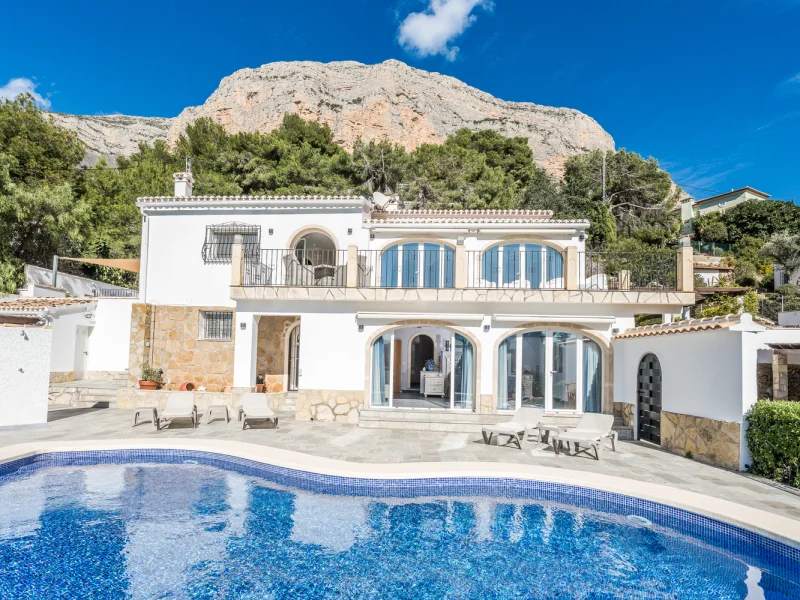 Villa rénovée de quatre chambres à Montgó, Jávea avec vues panoramiques