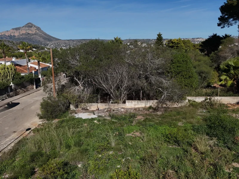 Terrain à bâtir avec licence approuvée à Pinosol, Jávea