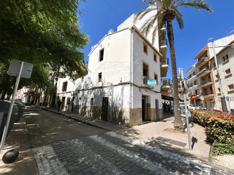 Maison de village à rénover au cœur de Jávea