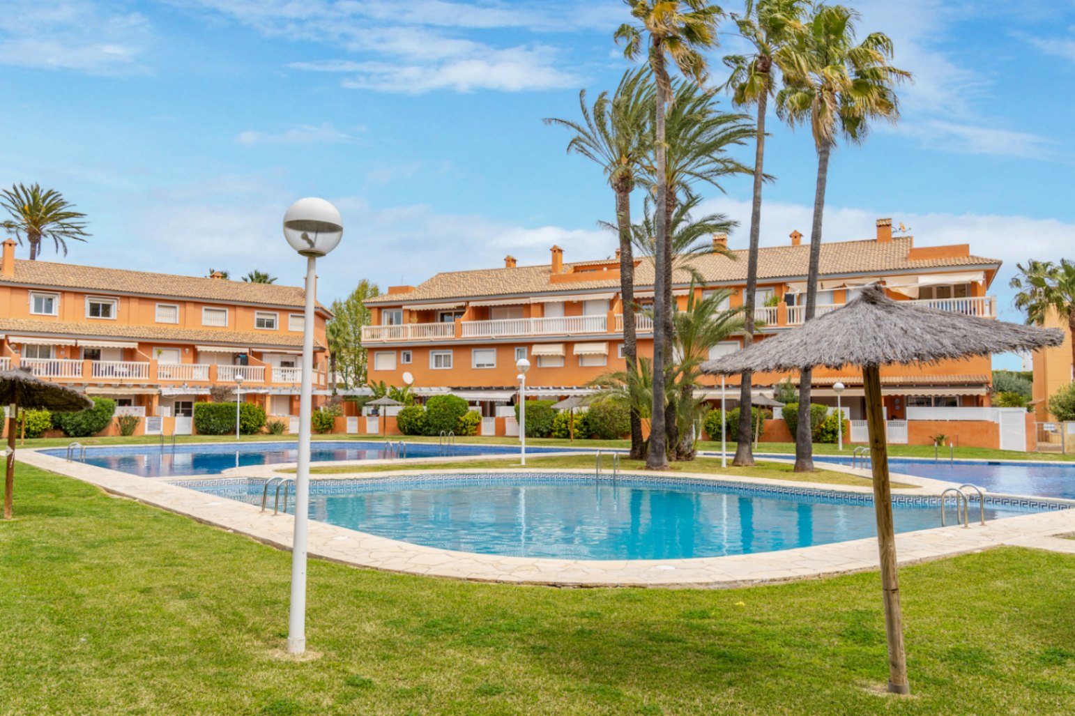 Appartement en rez-de-chaussée à Dénia avec piscine et terrasse privée