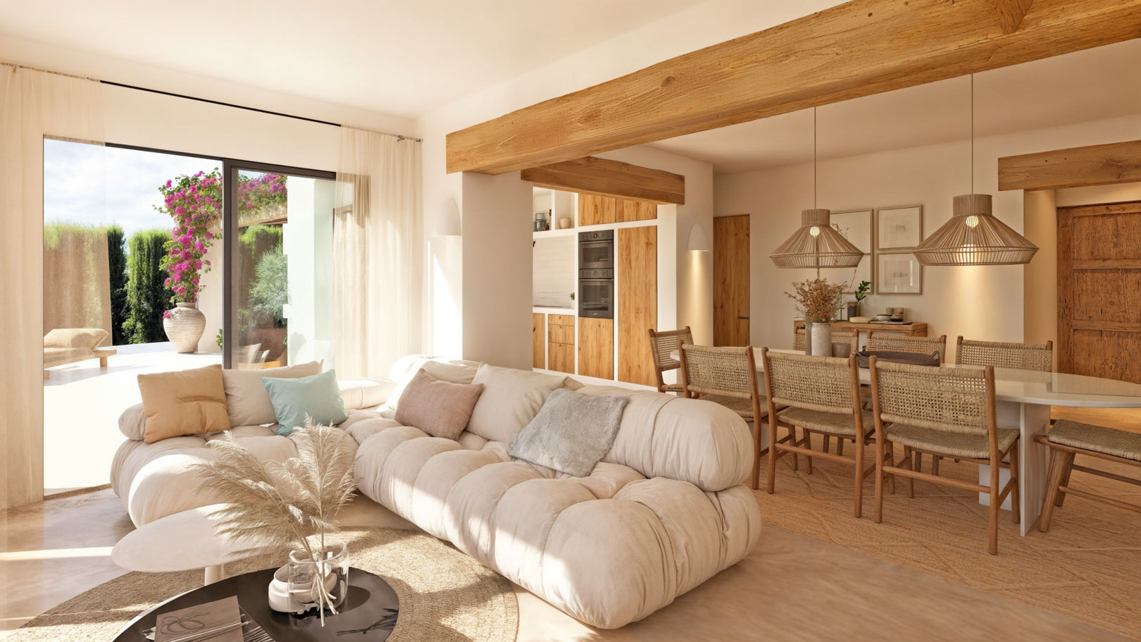 Espace de vie ouvert avec poutres en bois apparentes, salle à manger intégrée et grandes baies vitrées s'ouvrant sur une terrasse fleurie de bougainvilliers.