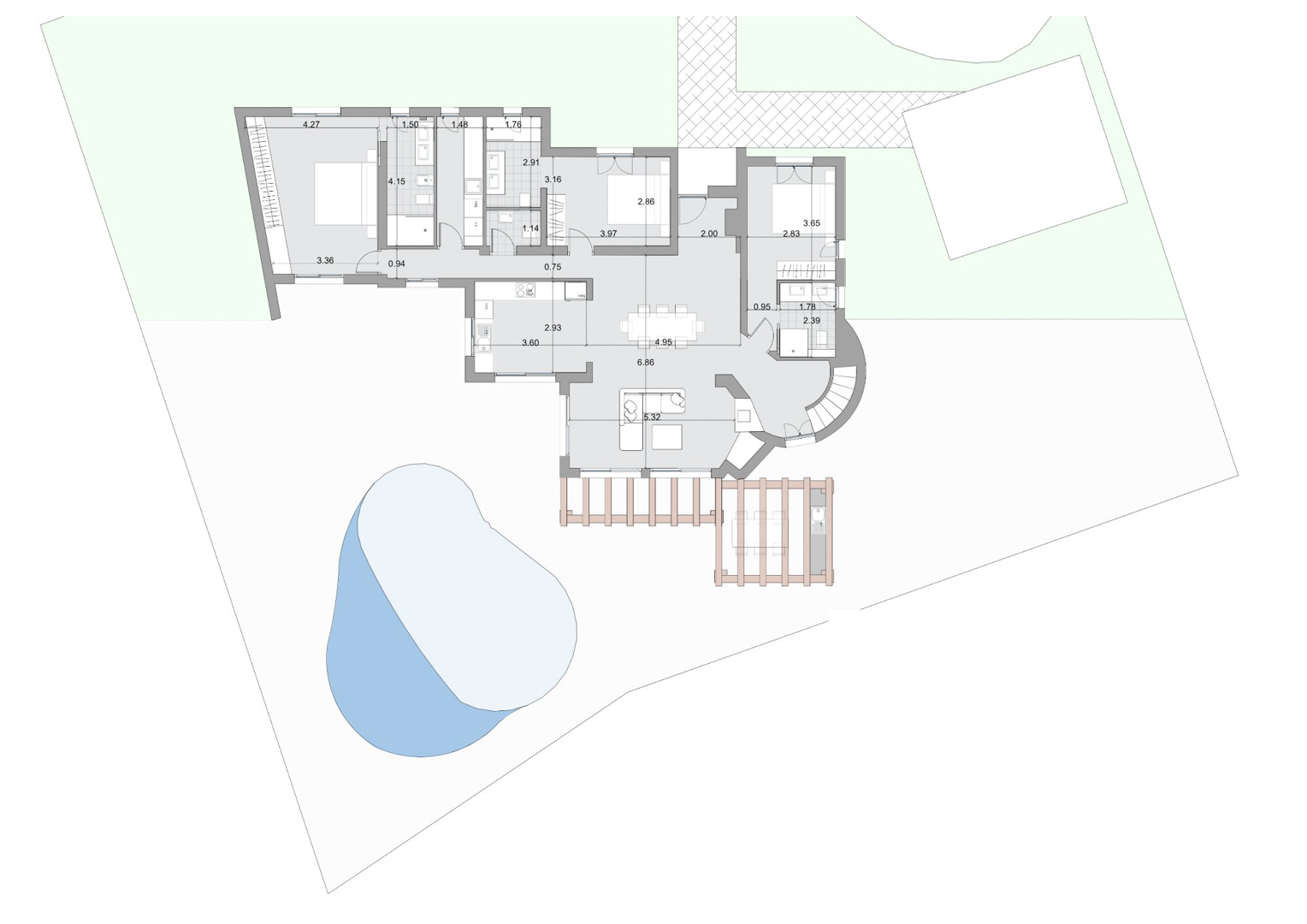 Plan technique du niveau principal illustrant la disposition des chambres, du séjour ouvert et de l'espace extérieur comprenant la piscine et la terrasse.