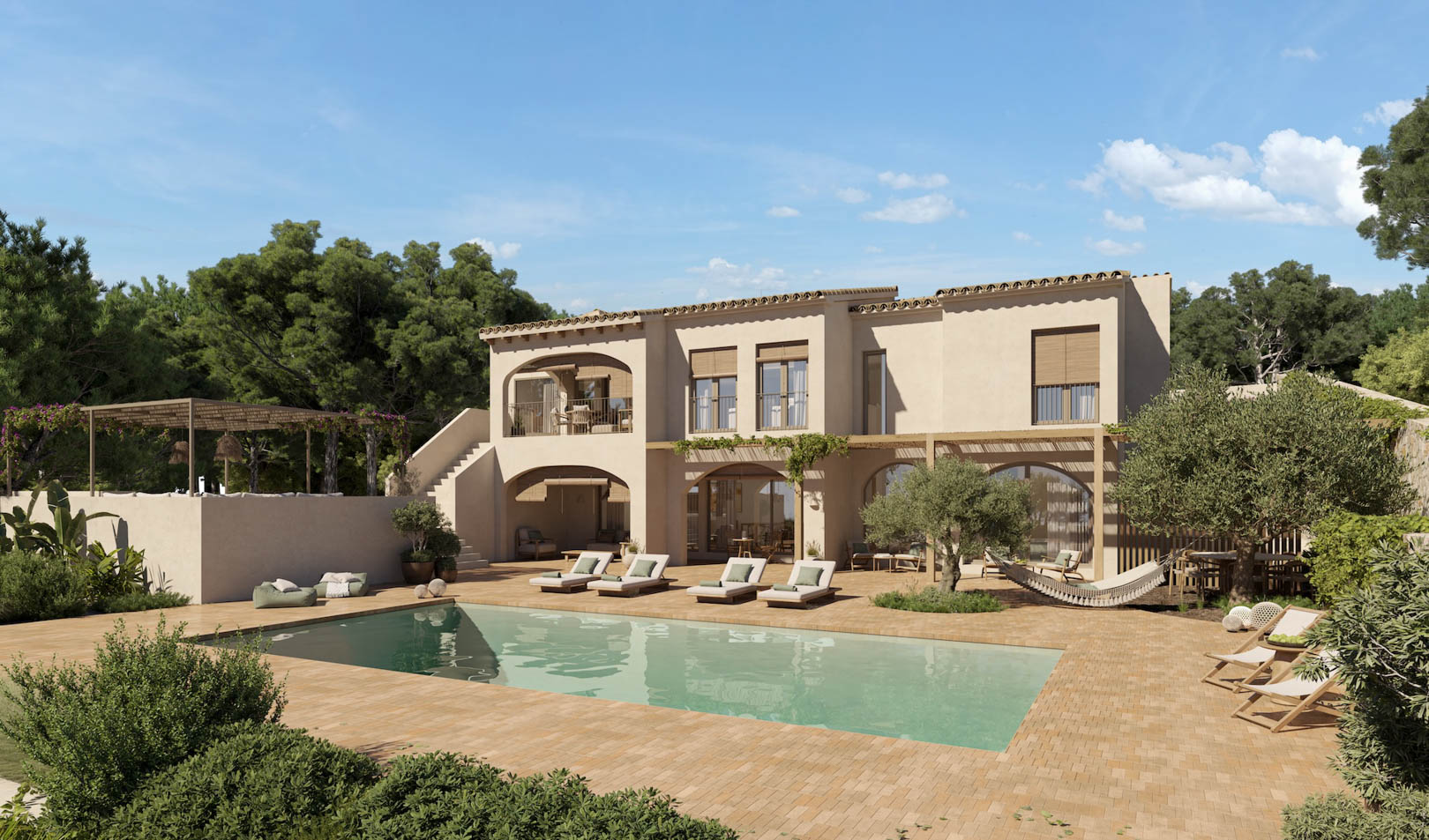 Extérieur de la villa avec piscine, terrasse en terre cuite, oliviers intégrés et façade aux tons sable agrémentée d'arches et de pergolas en bois naturel.