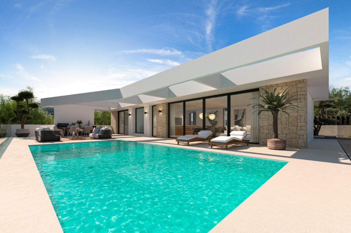 Terrasse moderne avec piscine turquoise, chaises longues et coin salon ombragé. Façade élégante avec murs en pierre naturelle et grandes baies vitrées.