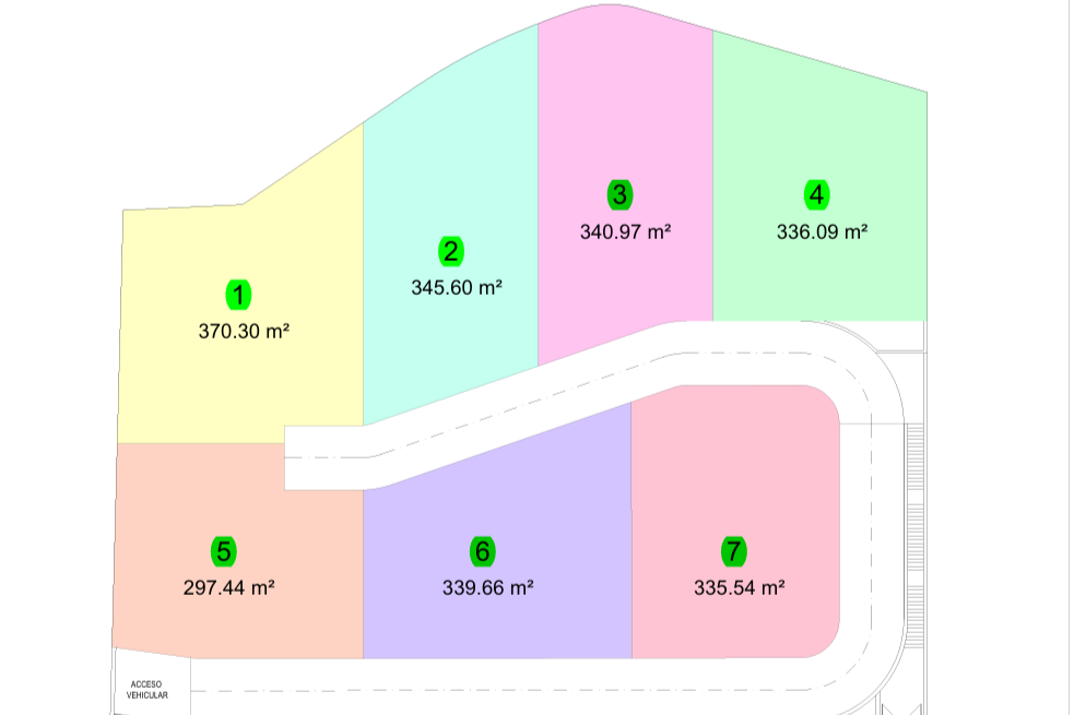 Plan de masse technique du Residencial Vila Natura illustrant la répartition des 7 parcelles privées et leurs dimensions exactes, de 297 m² à 370 m².