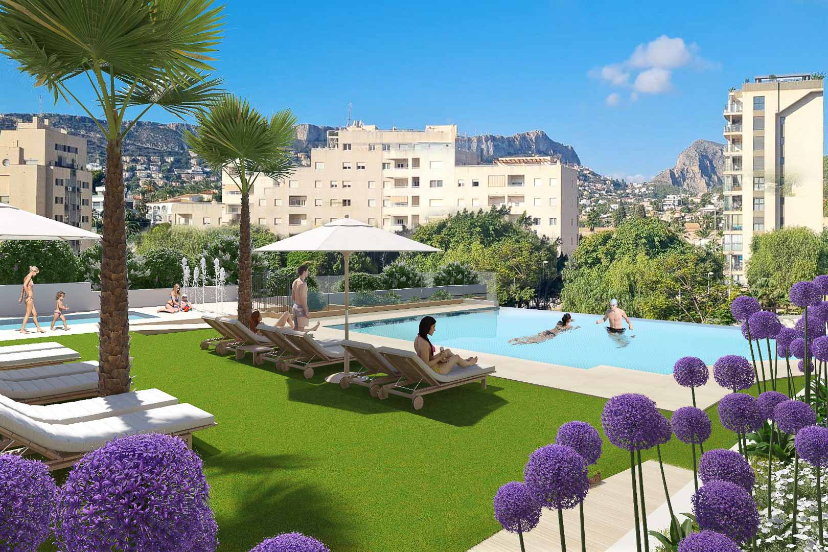Espace piscine à débordement avec solarium, transats et jardins paysagers, offrant une vue dégagée sur l'urbanisme de Calpe et les montagnes.