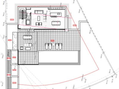 Plan architectural détaillé de la villa, montrant la disposition des espaces intérieurs et extérieurs.