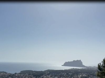 Vues panoramiques sur la mer Méditerranée et le Peñón de Ifach depuis la villa à Montemar, Benissa.