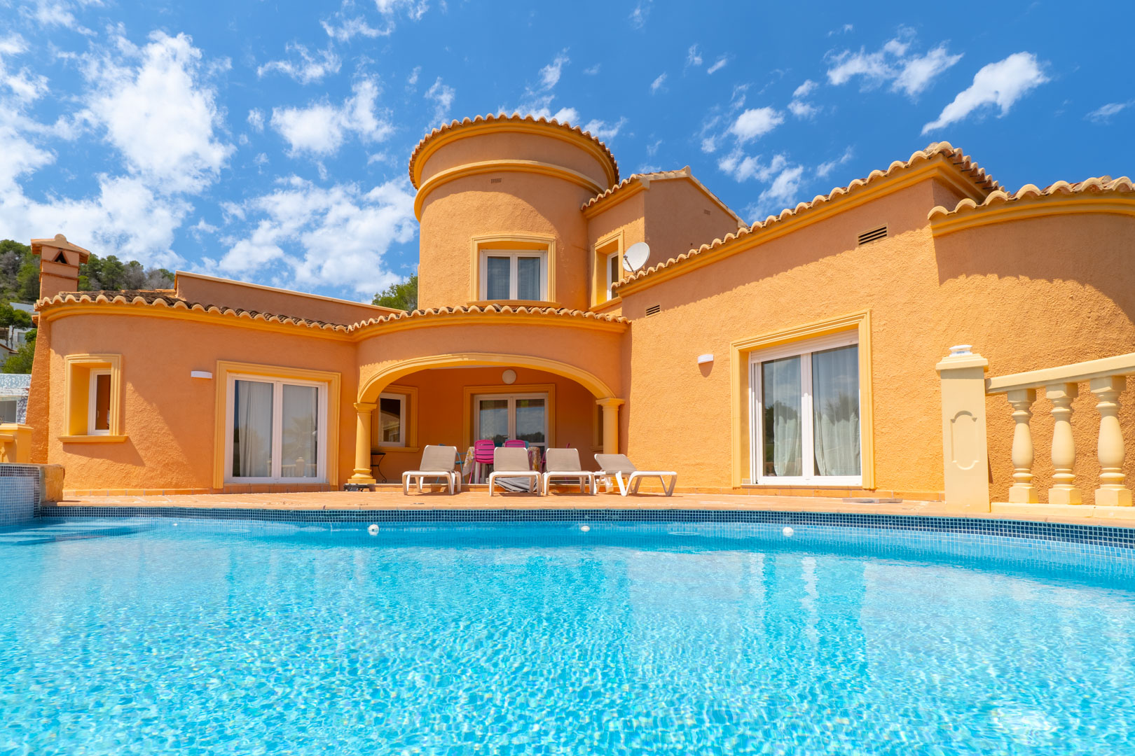 Villa de Luxe à Jávea : 3 Chambres, Piscine Privée - 750.000€