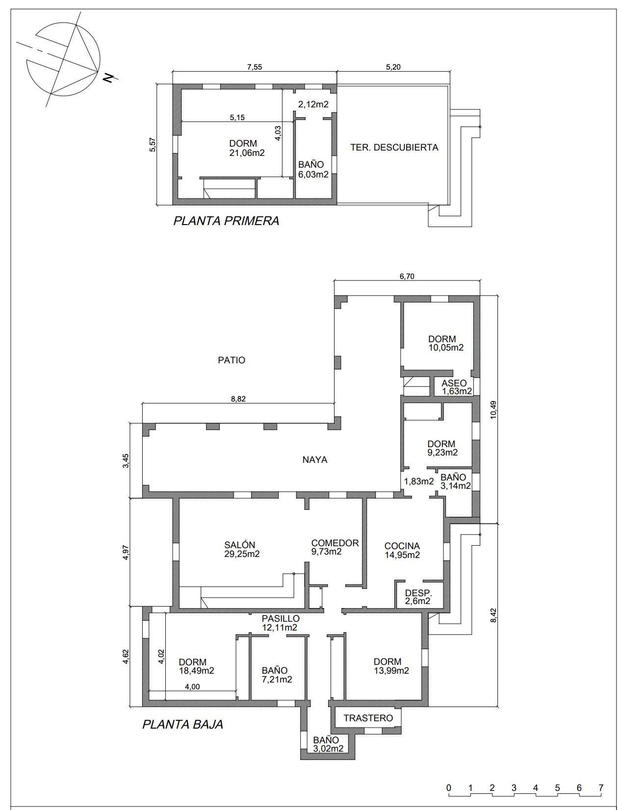 Plan architectural détaillé de la villa, présentant la disposition des pièces et les dimensions.