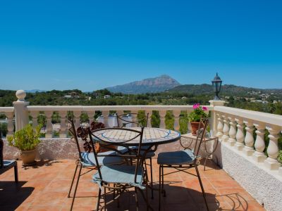 Terrasse vue sur la montagne.