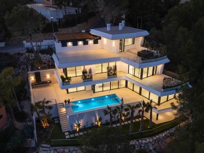 Luxe côtier: villa de 4 chambres à vendre à Altea avec vue mer et piscine privée