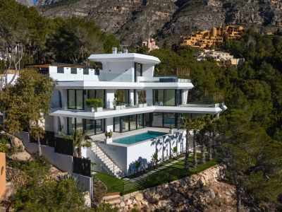 Luxe côtier: villa de 4 chambres à vendre à Altea avec vue mer et piscine privée