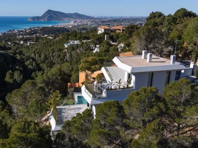 Luxe côtier: villa de 4 chambres à vendre à Altea avec vue mer et piscine privée